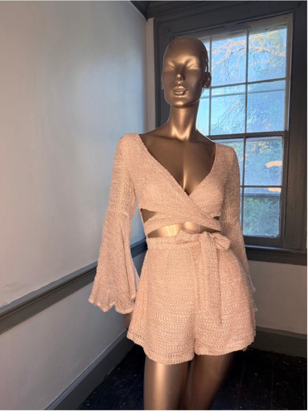 NWT Selfie Leslie Beige Bouclé Cutout Romper Bell Sleeve Tie Waist Size Small
